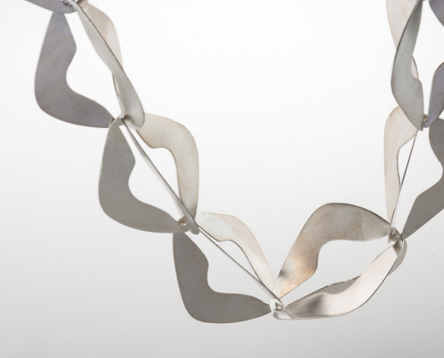 Ornament-Collier mit 925er floralen Silberplättchen, gebürstet