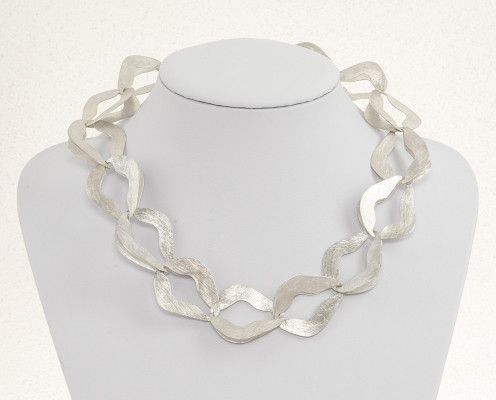 Ornament-Collier mit 925er floralen Silberplättchen, gebürstet