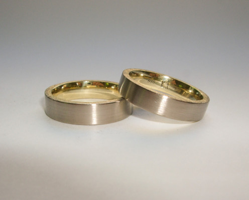Trauringe aus 585er Weissgold (außen) und 585er Gelbgold (innen)